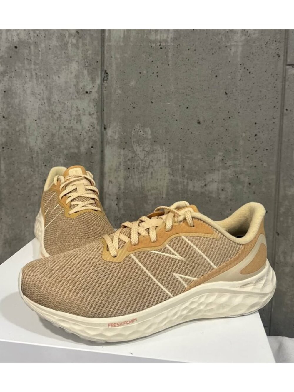 New Balance Arishi Beige Men’s US 10 Running Shoes